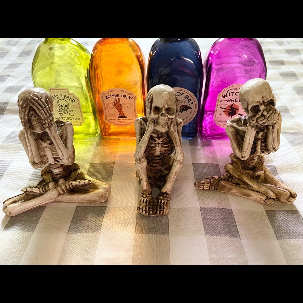 Potion bottles and the 3 wise skulls